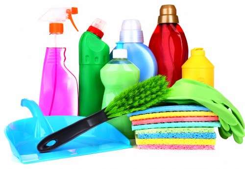 Professional carpet cleaner in W14 removing dirt from a living room carpet