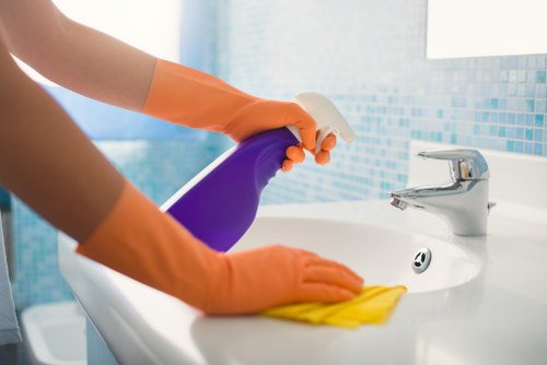 End of tenancy cleaner in W14 preparing a property for inspection